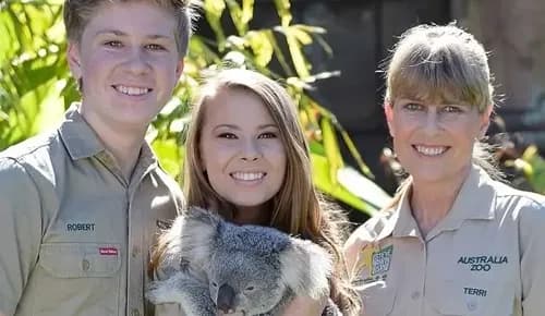 A Full-Day Adventure at Australia Zoo thumbnail