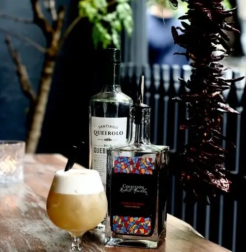 Cocktails, Charcuterie and Vibes at Black Bottle thumbnail